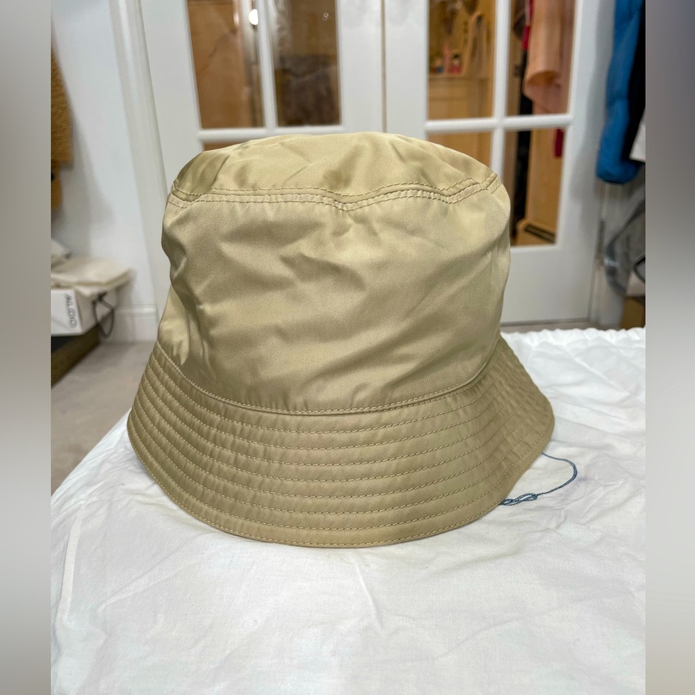 💯 Prada Re-Nylon Bucket Hat - Picture 3 of 6